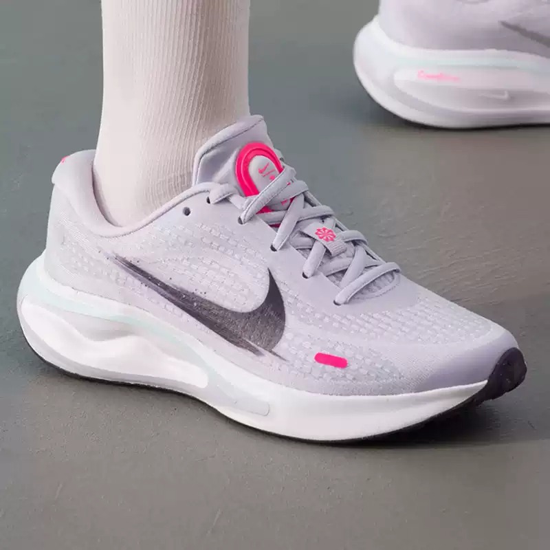 Tênis Nike Feminino Original L - Lightweight Road Running Shoes avaliação e preço